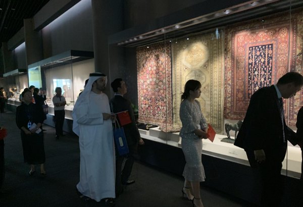 Азербайджанские ковры и ювелирные изделия вызвали большой интерес в Китае (ФОТО)
