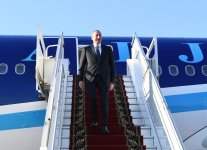Президент Ильхам Алиев прибыл с рабочим визитом в Россию (ФОТО)