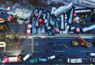 Десять человек погибли в результате аварии с 17 автомобилями в Китае