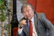 Великий казах Олжас Сулейменов в литературном Баку (ФОТО)