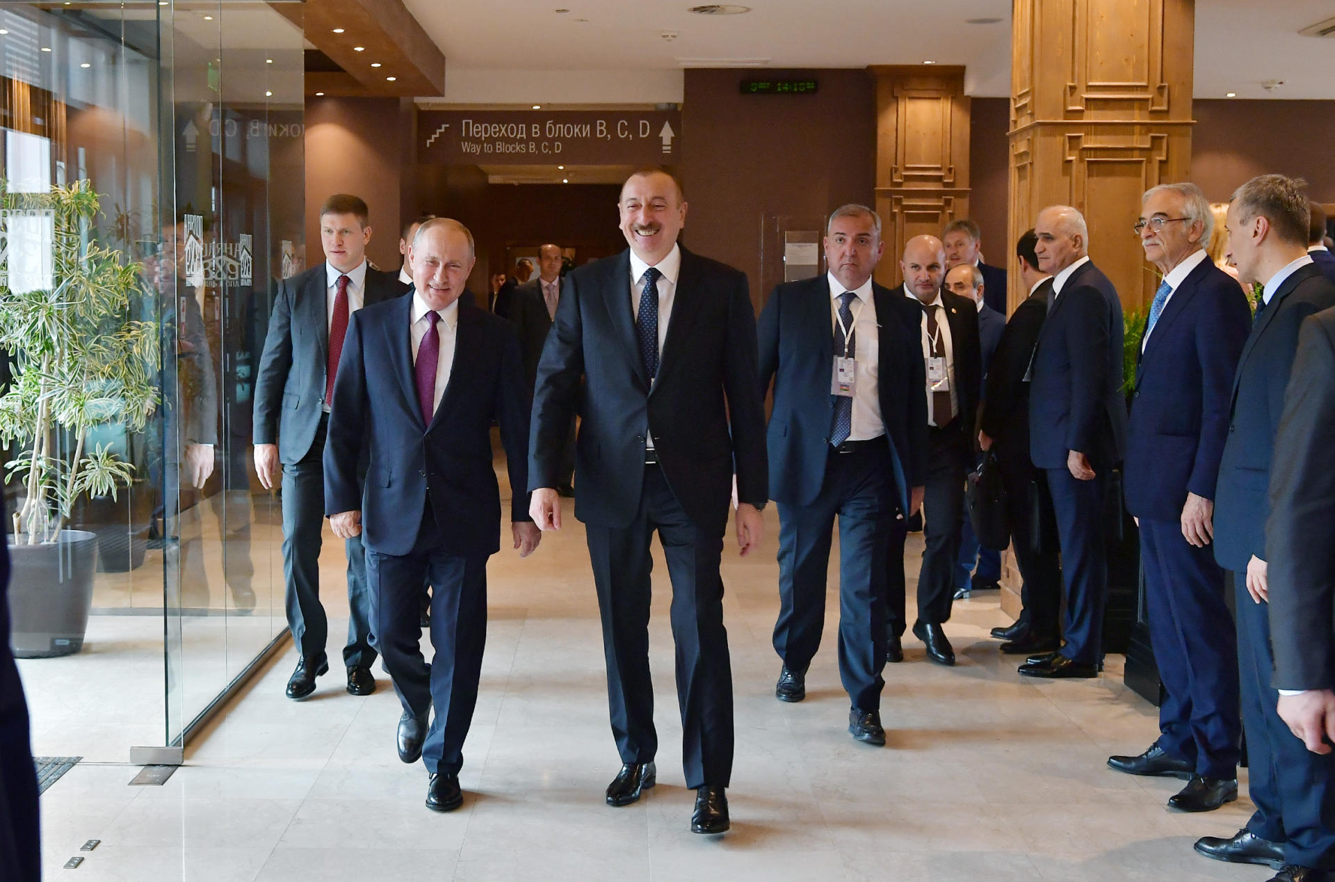 Azerbaijani, Russian presidents meet in Sochi (PHOTO)