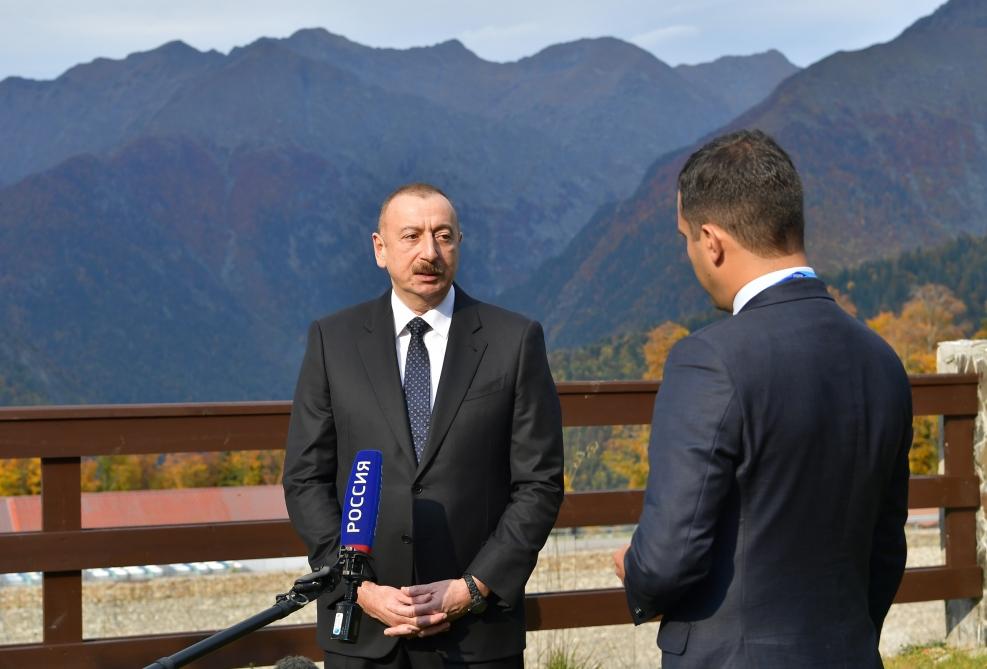Azerbaijani president responds to questions from Channel One and Rossiya TV channels (PHOTO)