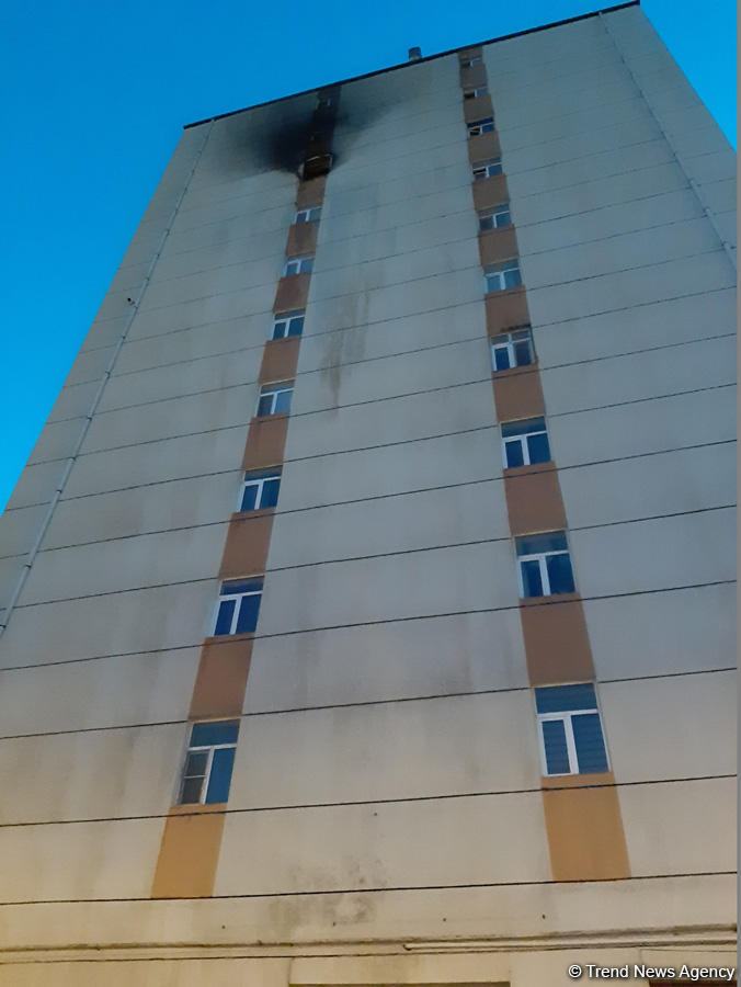 Пожар в многоэтажном здании в Баку потушен (ФOTO)
