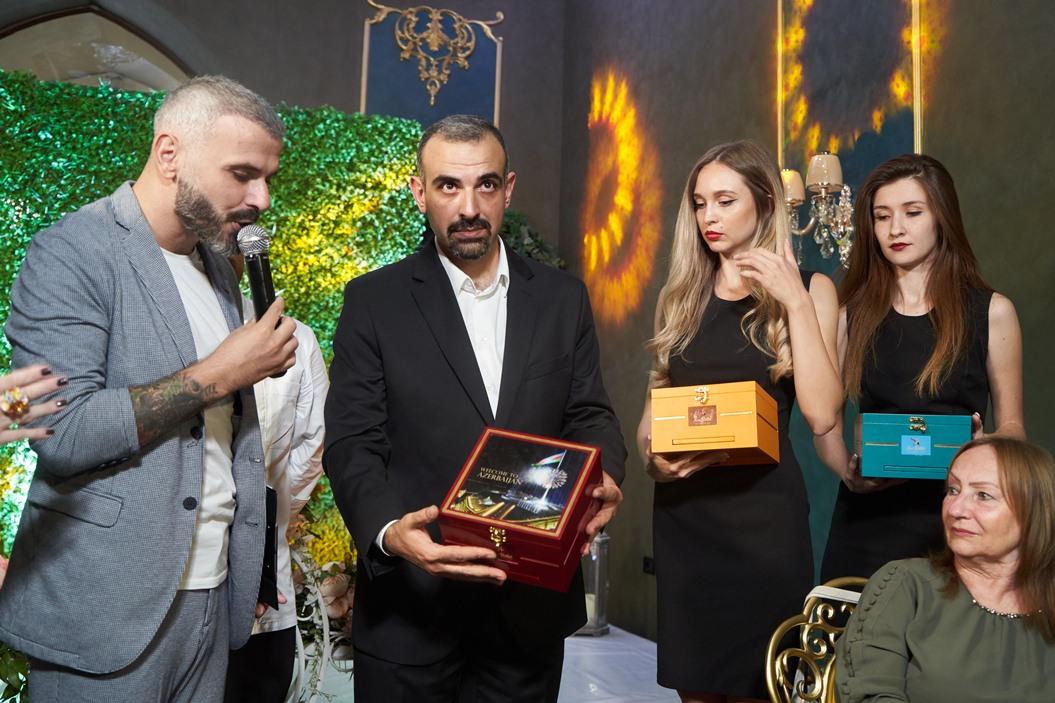 В Баку состоялось открытие Xarı Bülbül - шоколадные и кондитерские изделия ручной работы (ФОТО)