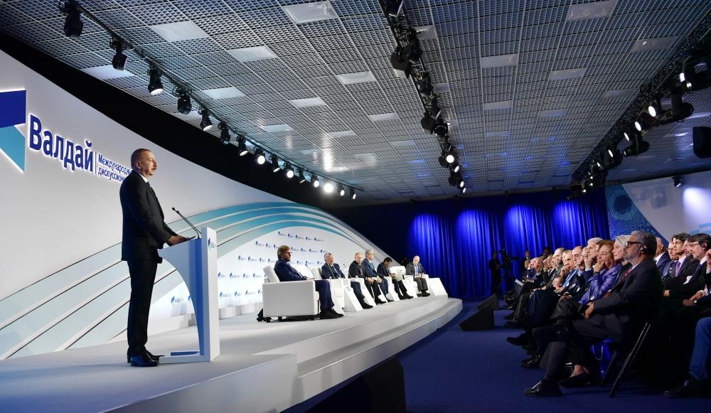 Президент Ильхам Алиев принял участие в пленарной сессии XVI ежегодного заседания Международного дискуссионного клуба "Валдай" (ФОТО)