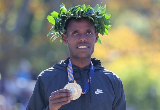 Efiopiyalı Lelisa Desisa dünya çempionatının atletika marafonu üzrə qalib olub