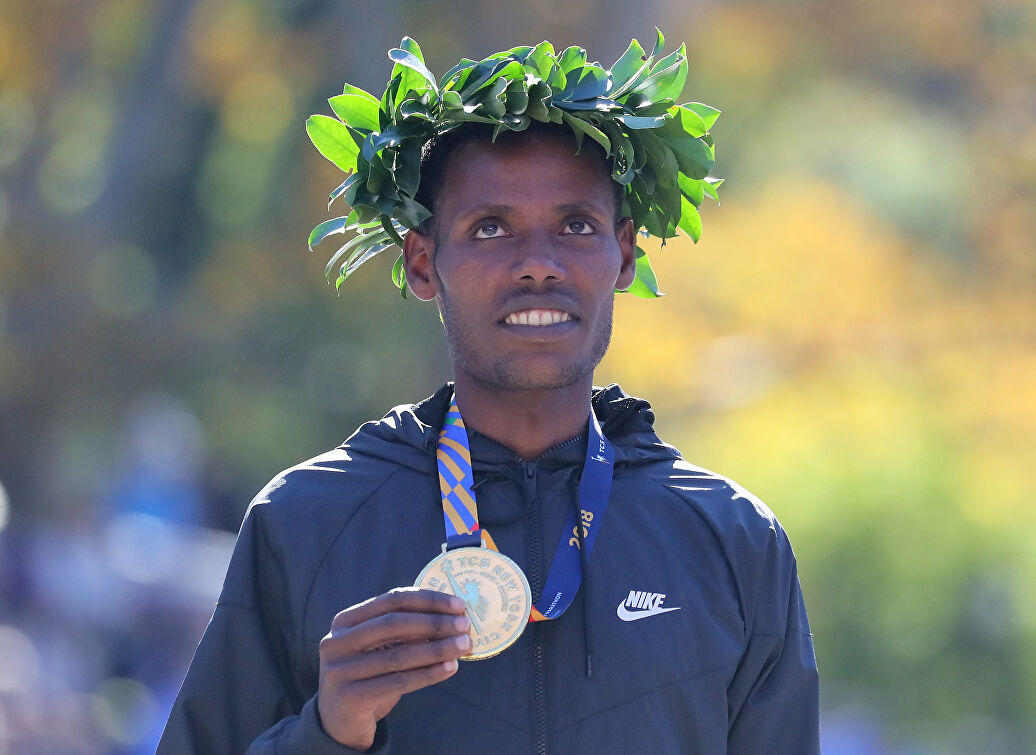 Efiopiyalı Lelisa Desisa dünya çempionatının atletika marafonu üzrə qalib olub