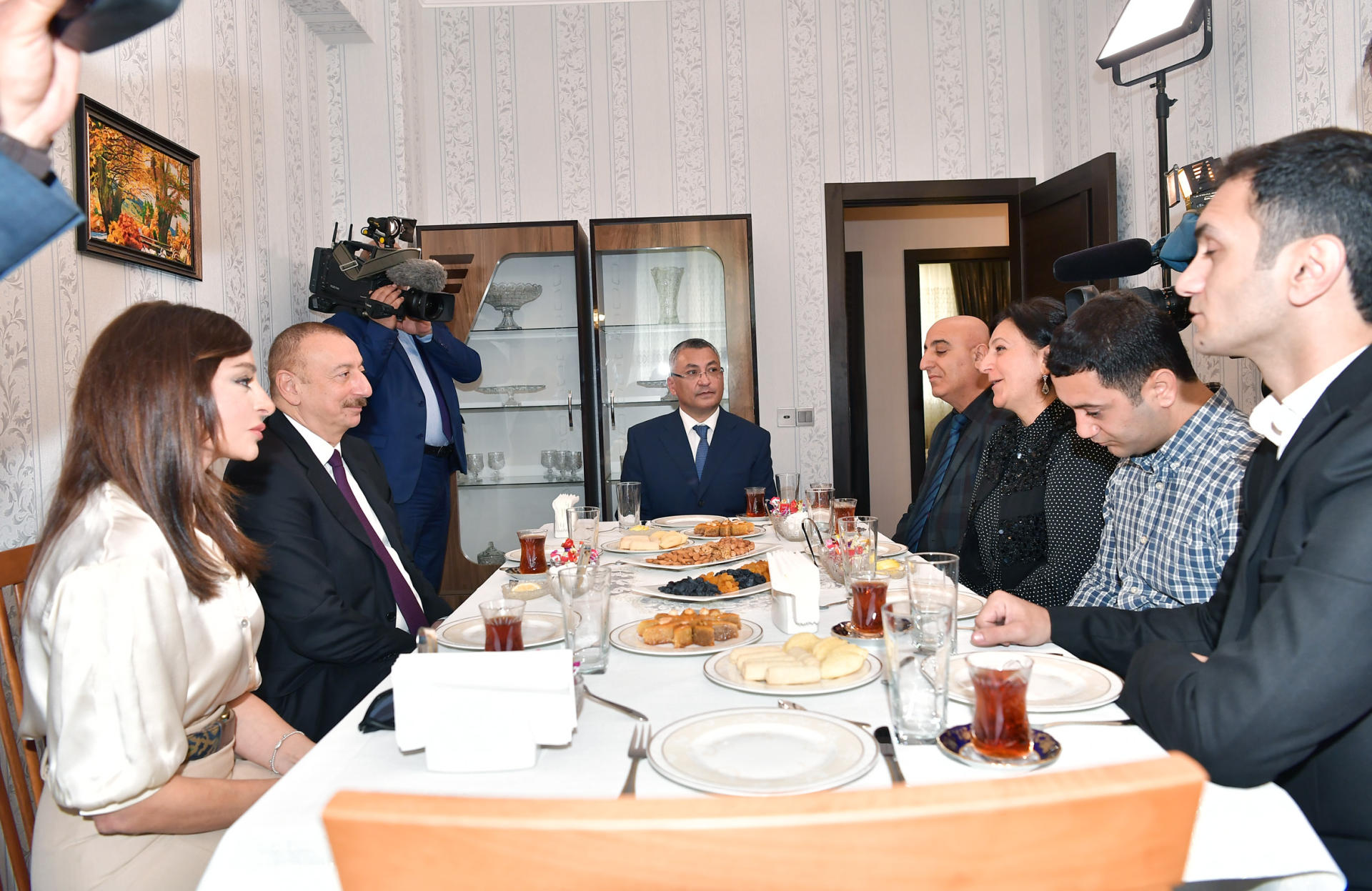 Президент Ильхам Алиев и Первая леди Мехрибан Алиева приняли участие в открытии жилого комплекса «Гобу Парк-2» для вынужденных переселенцев (ФОТО) (версия 2)
