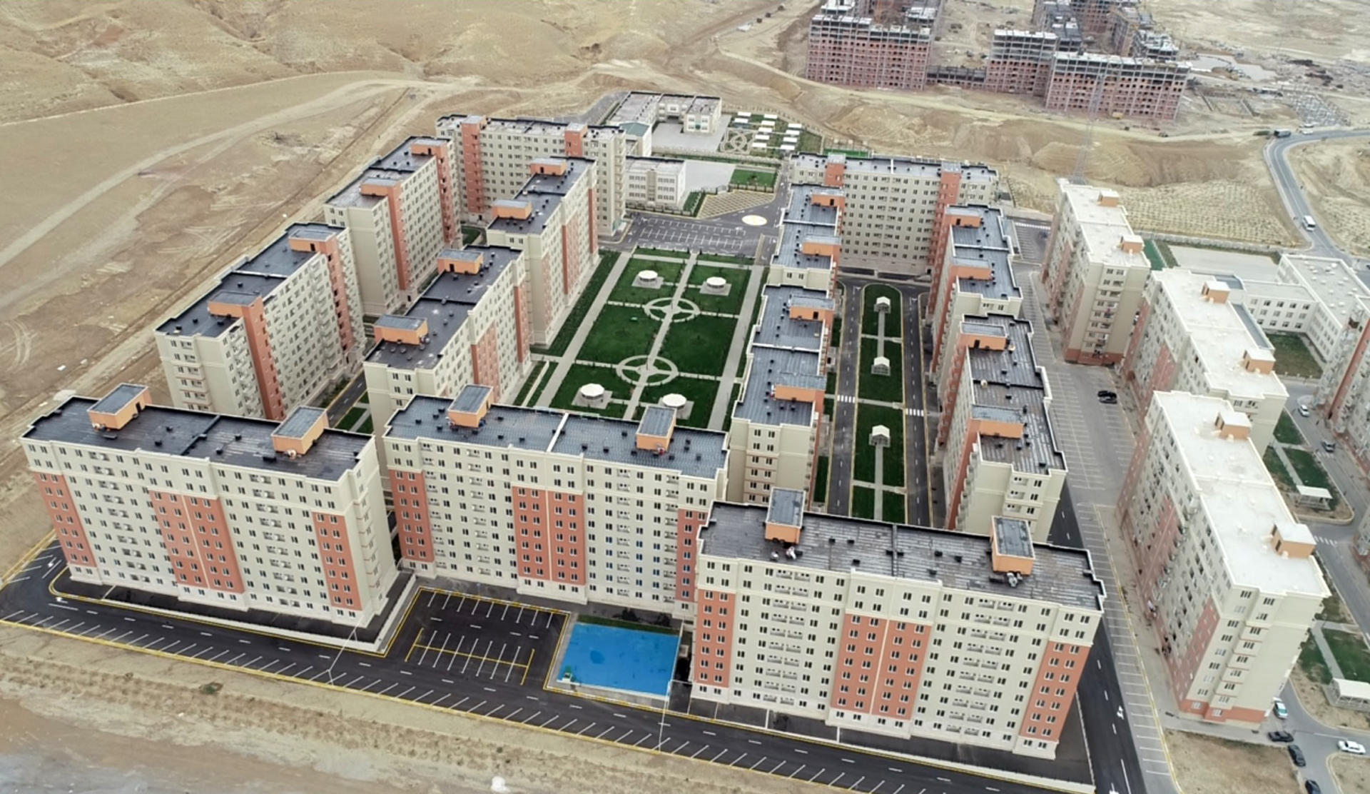 Президент Ильхам Алиев и Первая леди Мехрибан Алиева приняли участие в открытии жилого комплекса «Гобу Парк-2» для вынужденных переселенцев (ФОТО)