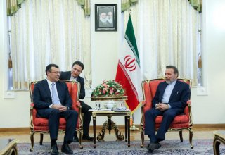 Azerbaijani, Iranian ministers mull development of relations