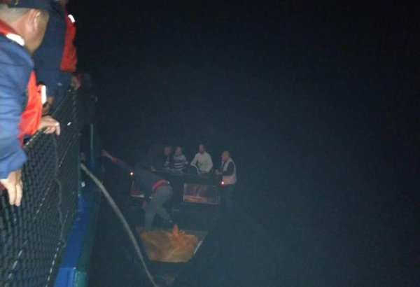 На Каспии спасены трое из четырех пропавших ранее рыбаков (ФОТО)