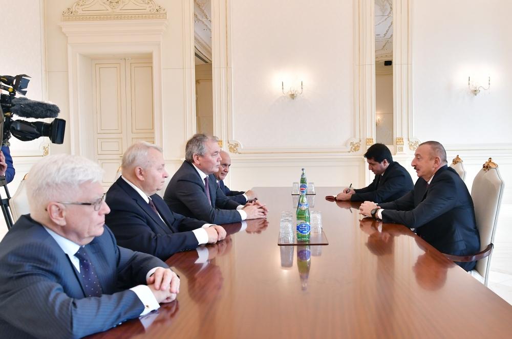 Президент Ильхам Алиев принял российскую делегацию (версия 2)