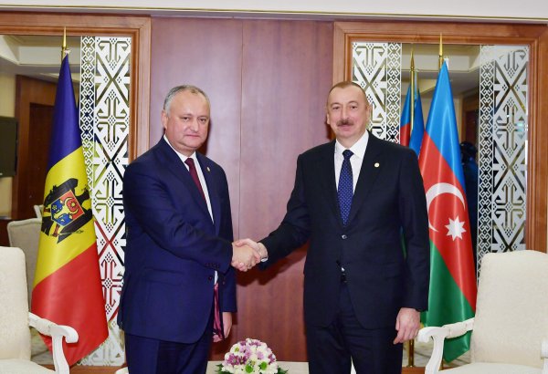 President Ilham Aliyev meets with Moldovan President Igor Dodon