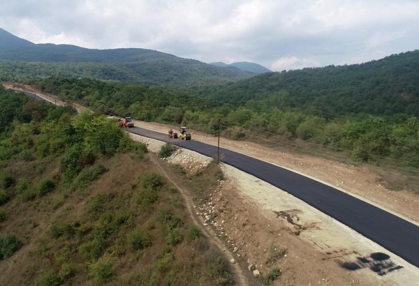 В Шабране реконструируется 25-километровая автодорога (ФОТО)