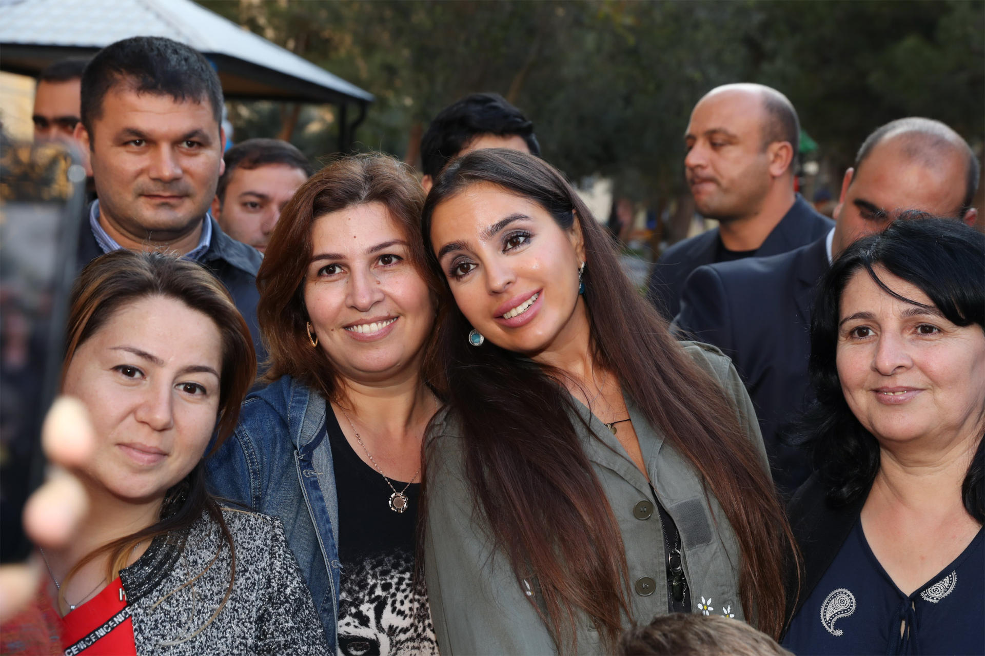 Вице-президент Фонда Гейдара Алиева Лейла Алиева приняла участие в открытии очередного двора в Баку, благоустроенного в рамках проекта "Наш двор" (ФОТО)