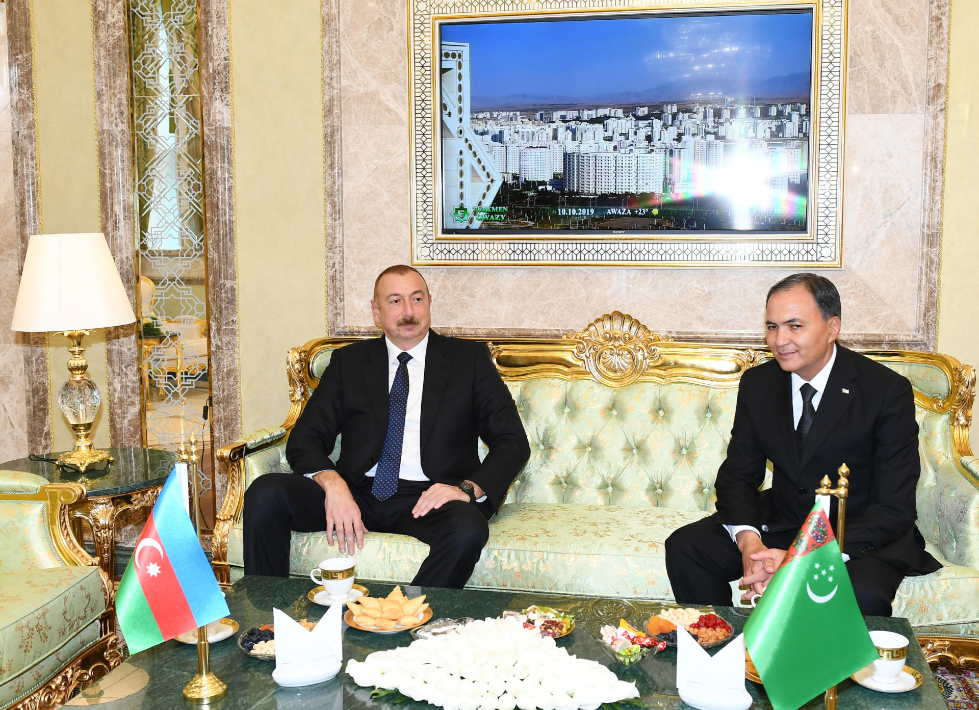 Президент Ильхам Алиев прибыл с рабочим визитом в Туркменистан (ФОТО)