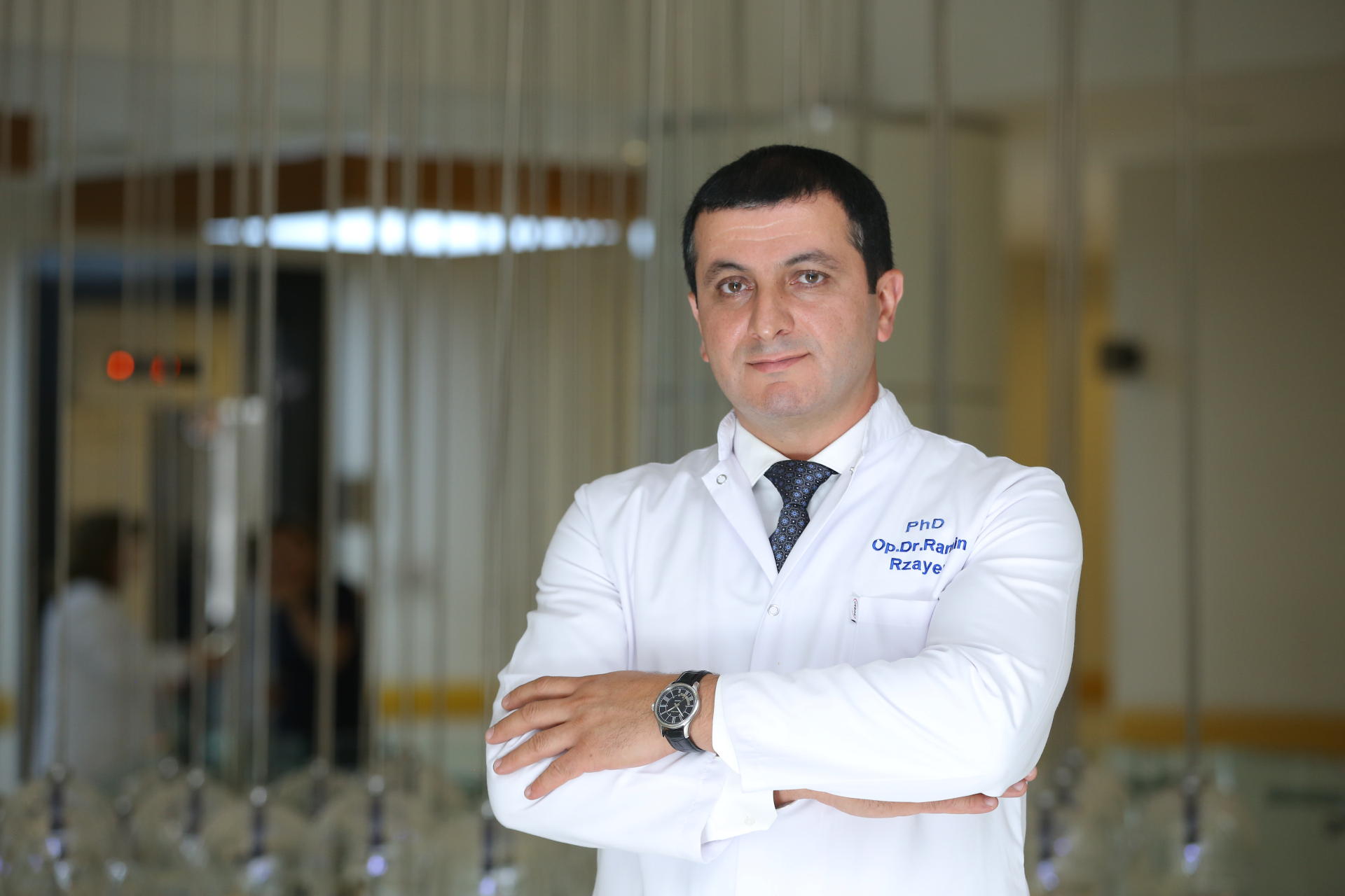Mərkəzi Gömrük Hospitalının Travmatologiya və Ortopediya şöbəsinin rəisi Ramin Rzayev sualları cavablandırır