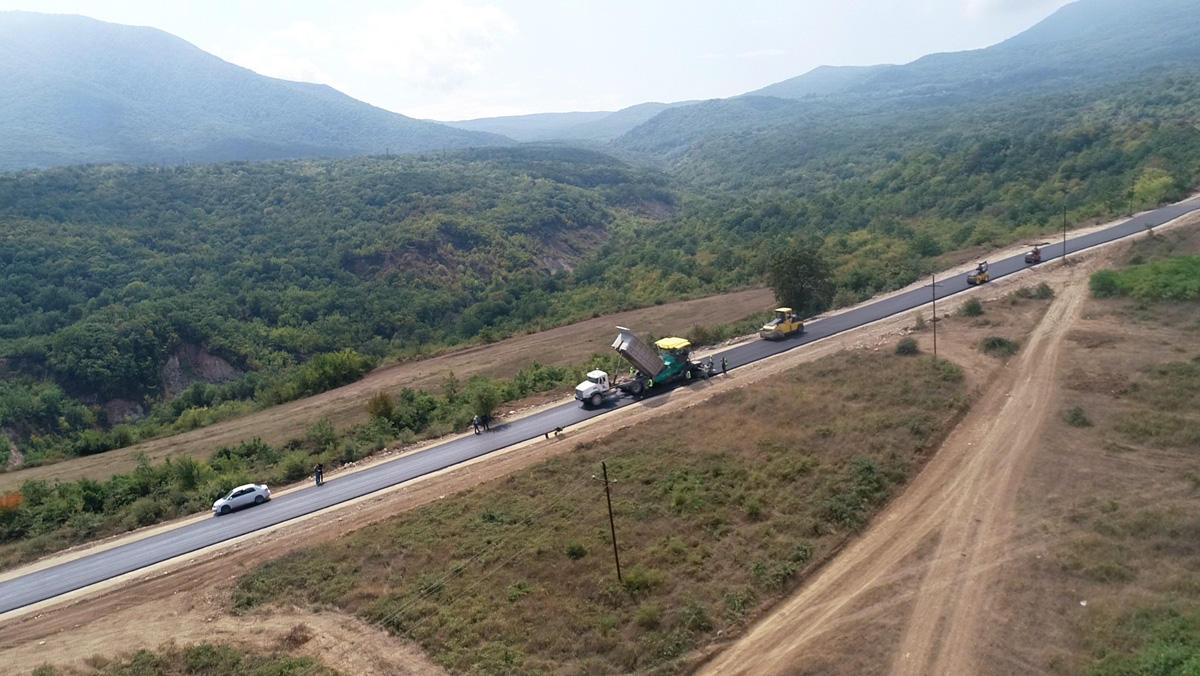 Şabranda 25 km uzunluğunda avtomobil yolu yenidən qurulur (FOTO)