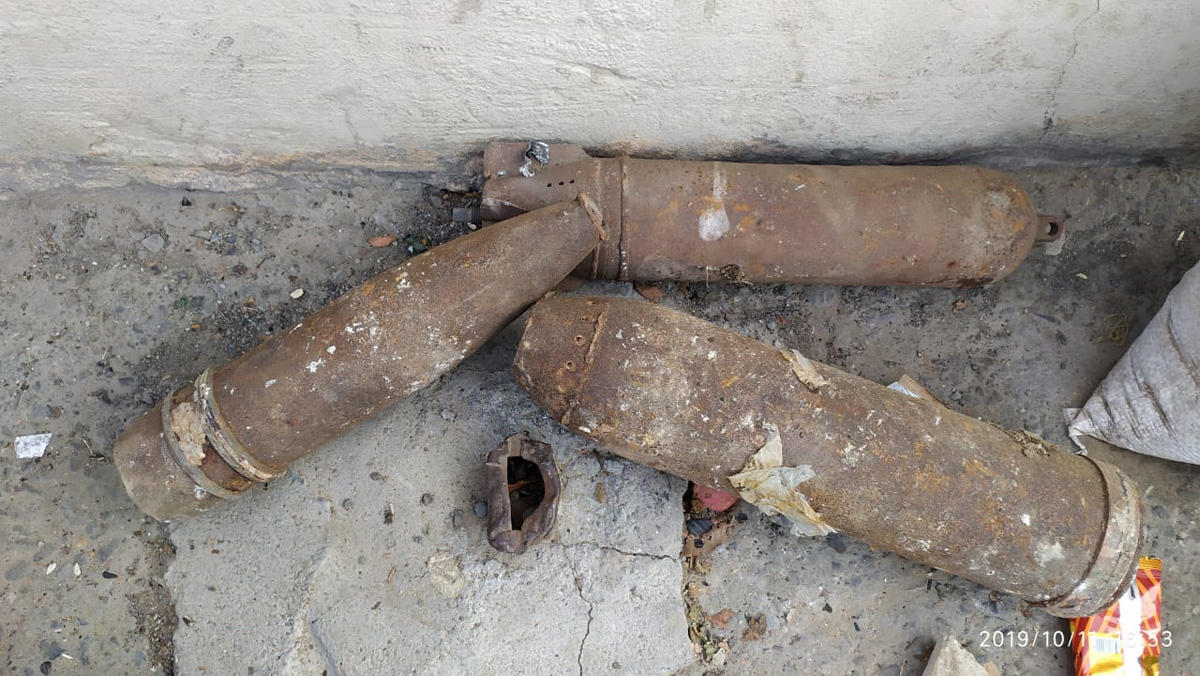Bakıda orta məktəbin yaxınlığında 2 top mərmisi və aviabomba tapılıb (FOTO) - Gallery Image