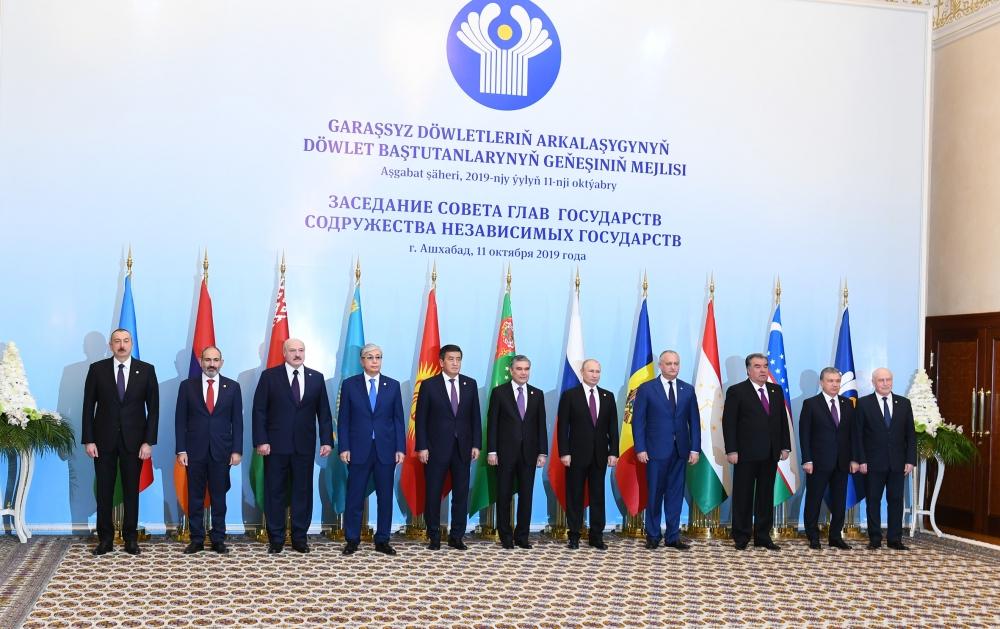 President Aliyev attends CIS Heads of State Council's session in limited format in Ashgabat (PHOTO)