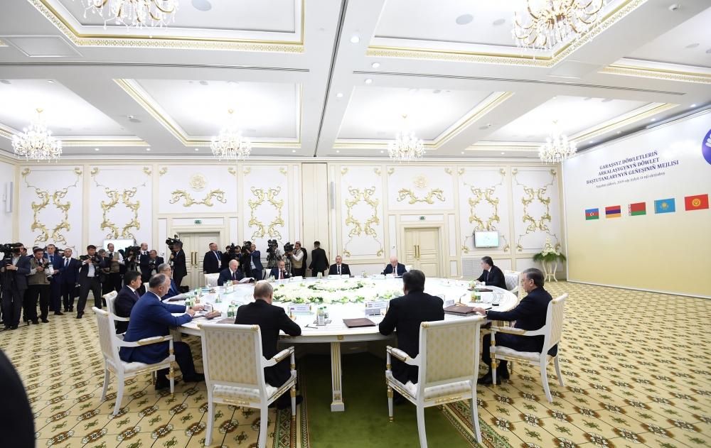 President Aliyev attends CIS Heads of State Council's session in limited format in Ashgabat (PHOTO)