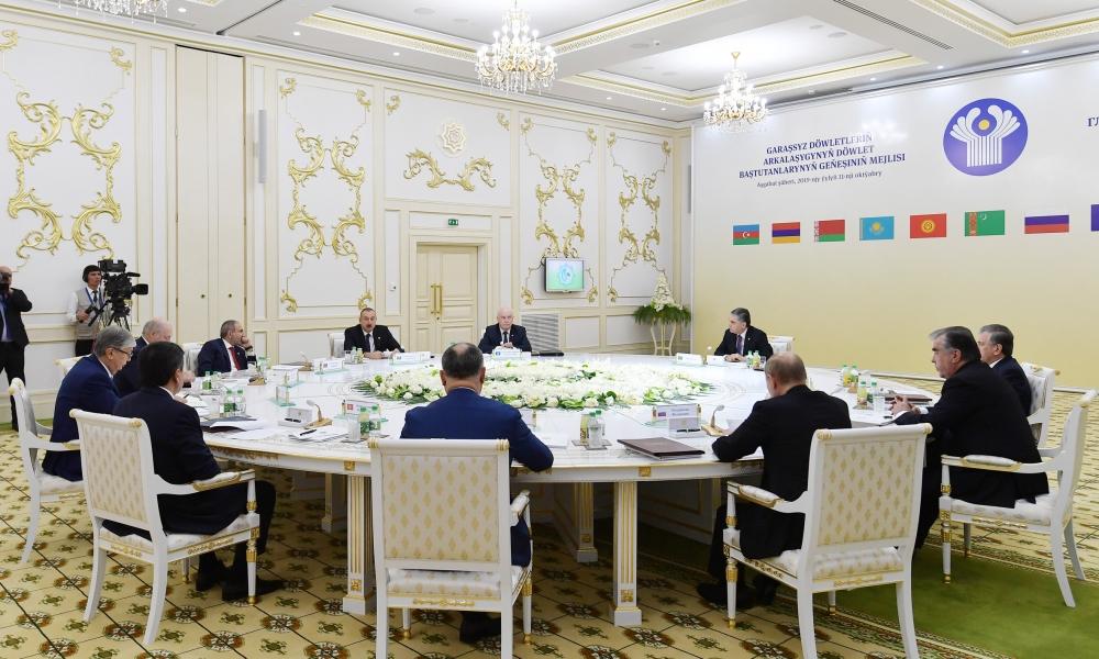 President Aliyev attends CIS Heads of State Council's session in limited format in Ashgabat (PHOTO)