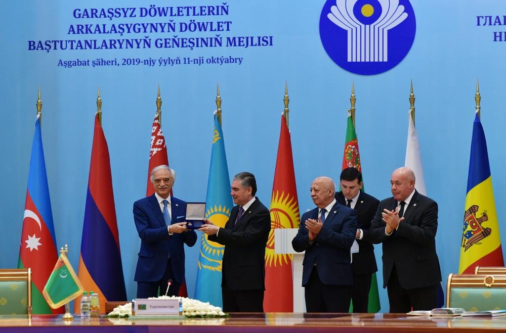 Президент Ильхам Алиев принял участие в заседании Совета глав государств СНГ в расширенном составе в Ашгабаде (ФОТО)