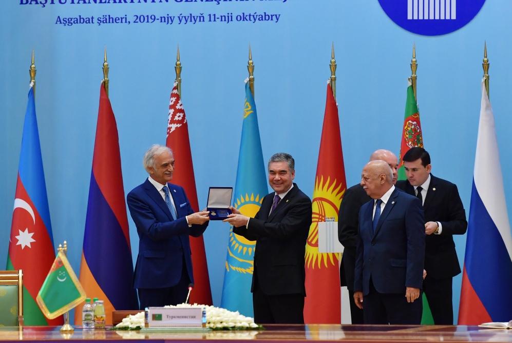 Президент Ильхам Алиев принял участие в заседании Совета глав государств СНГ в расширенном составе в Ашгабаде (ФОТО)