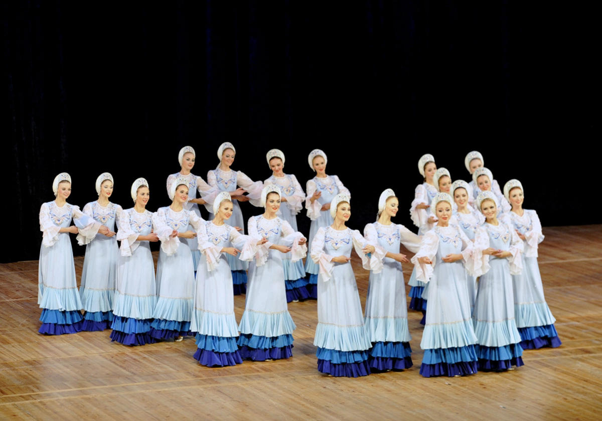 Дни России в Азербайджане. А какие девушки плывут, словно лебедушки, по сцене! (ФОТО)