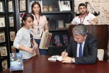 Азербайджанский писатель призвал правильно выбирать профессию для успешной жизни   (ФОТО)