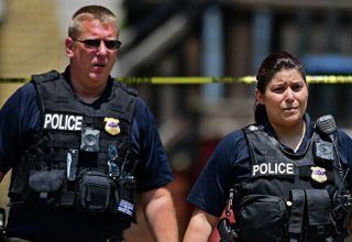 Полицейский застрелил чернокожую женщину в ее собственном доме в Техасе