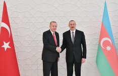 President Ilham Aliyev meets President Recep Tayyip Erdogan (PHOTO)