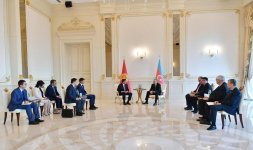 Azerbaijani president meets with Kyrgyz counterpart (PHOTO)