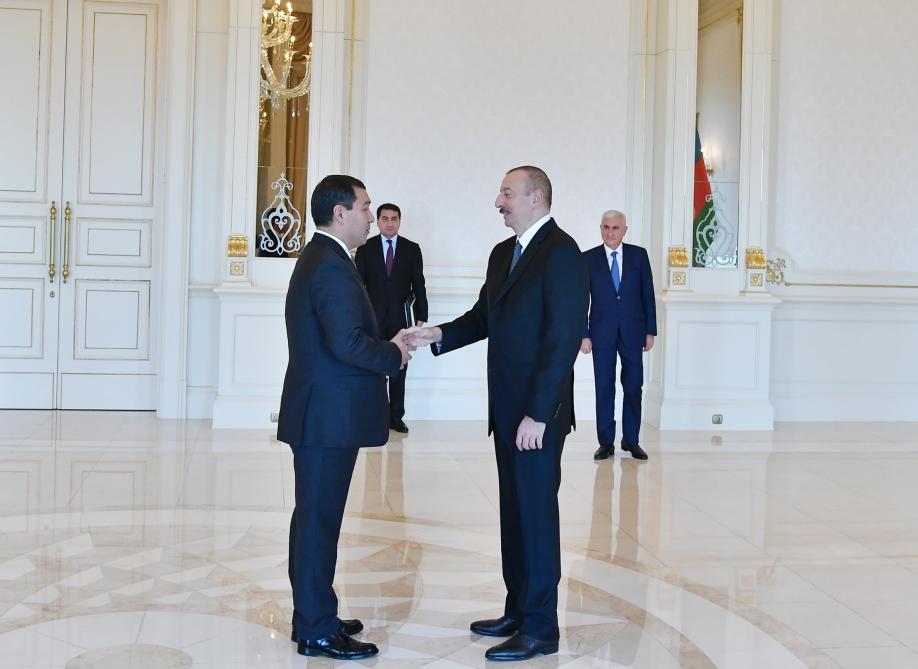 President Ilham Aliyev receives credentials of incoming Kazakh ambassador (PHOTO)