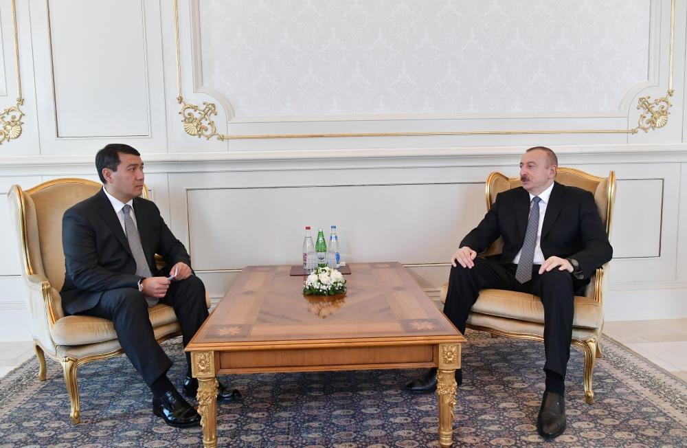 President Ilham Aliyev receives credentials of incoming Kazakh ambassador (PHOTO)