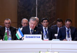 Президент Узбекистана: Следует эффективно использовать потенциал новой железной дороги Баку-Тбилиси-Карс