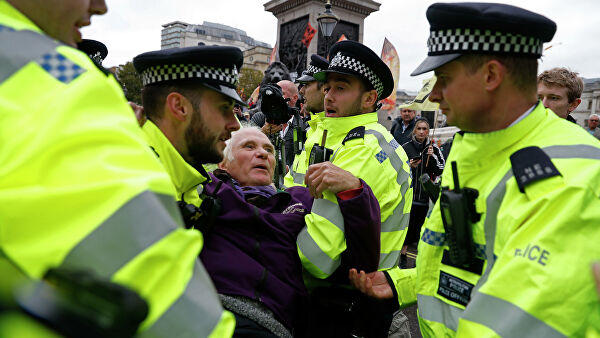 Более 1,4 тысячи экоактивистов задержали за неделю в Лондоне