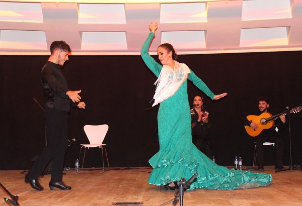 Невероятная Испания в солнечном Баку - экспрессия в танце и городских пейзажах (ВИДЕО, ФОТО)