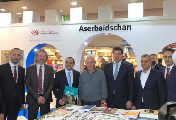 Azərbaycan Frankfurt Beynəlxalq Kitab Sərgisində təmsil olunur (FOTO)