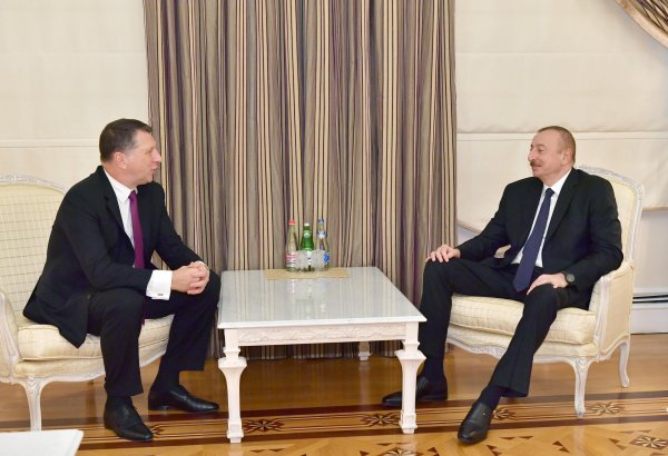 Azerbaijani president meets with former Latvian president (PHOTO)