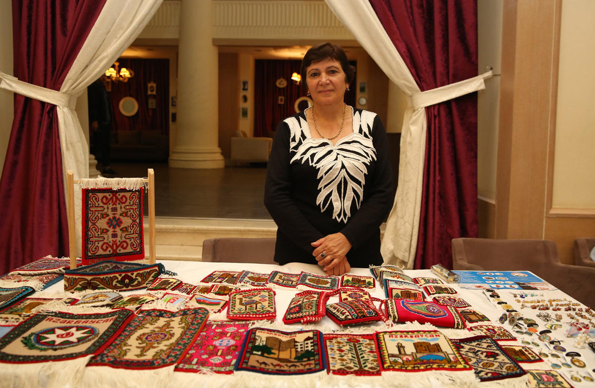 Azerbaijan’s Agency for Development of SMEs supporting entrepreneurs in product sales (PHOTO)