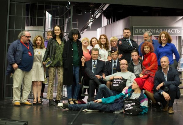 Российские актеры провели в Баку сеанс психотерапии (ФОТО)