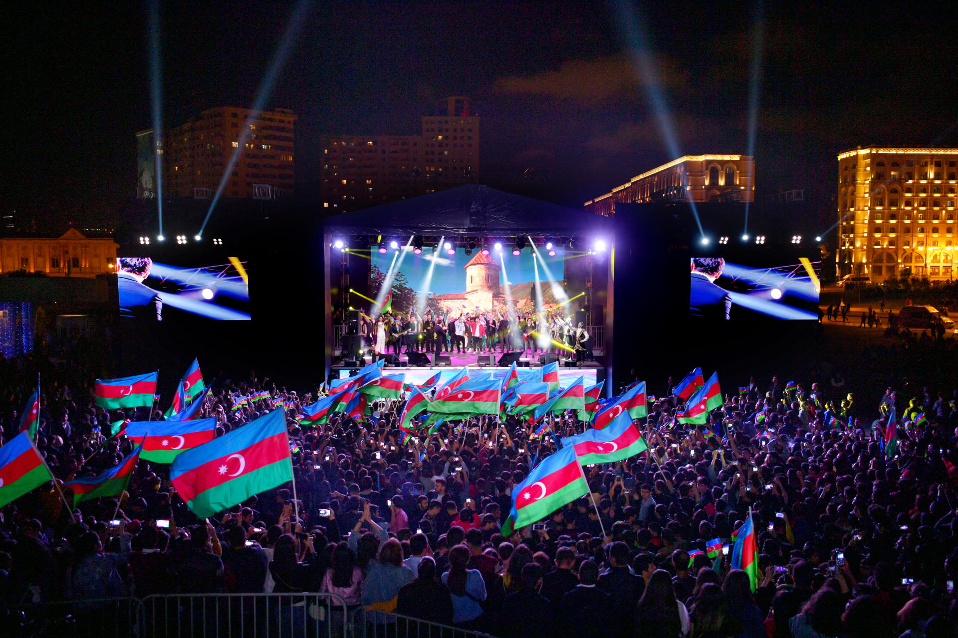 В парке Центра Гейдара Алиева состоялся концерт по случаю Дня независимости Азербайджана (ФОТО) (версия 2)