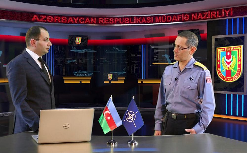 NATO kontr-admiralı: Azərbaycan Ordusunun hərbi qulluqçularının peşəkarlıq səviyyəsi onların güclü olduğundan xəbər verir (VİDEO)