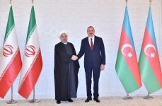 Azərbaycan Prezidenti İlham Əliyev ilə İran Prezidenti Həsən Ruhaninin görüşü olub (FOTO) (YENİLƏNİB)