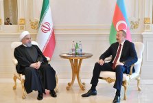 Azərbaycan Prezidenti İlham Əliyev ilə İran Prezidenti Həsən Ruhaninin görüşü olub (FOTO) (YENİLƏNİB)
