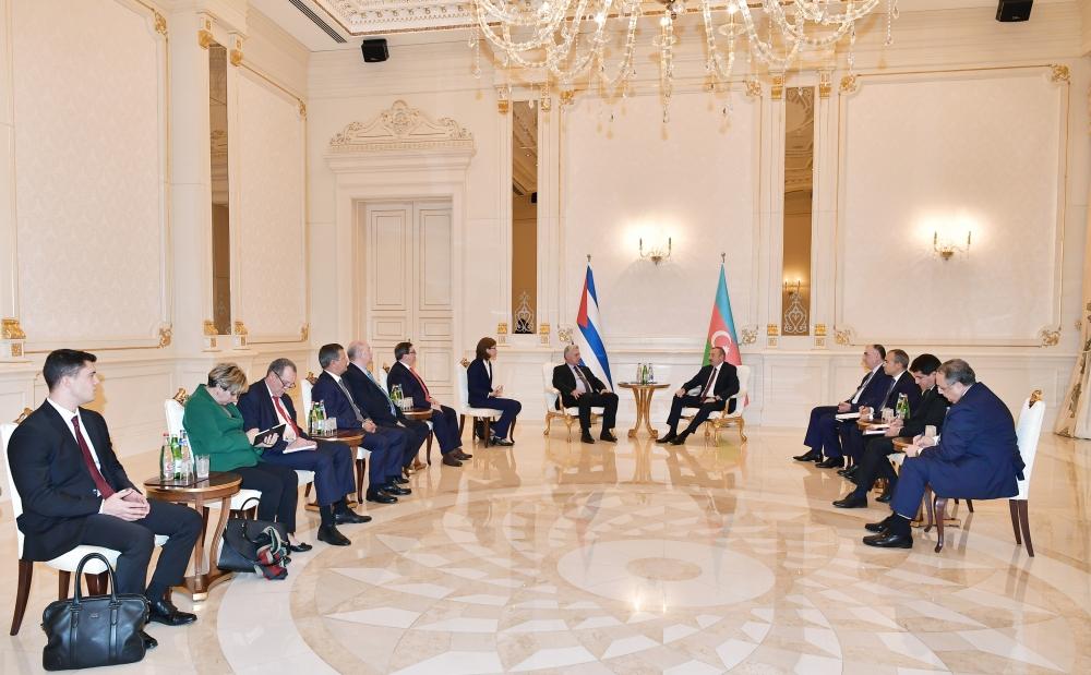 Azerbaijani president meets with president of Cuba (PHOTO)