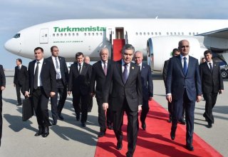 Президент  Туркменистана  прибыл в Азербайджан (ФОТО)