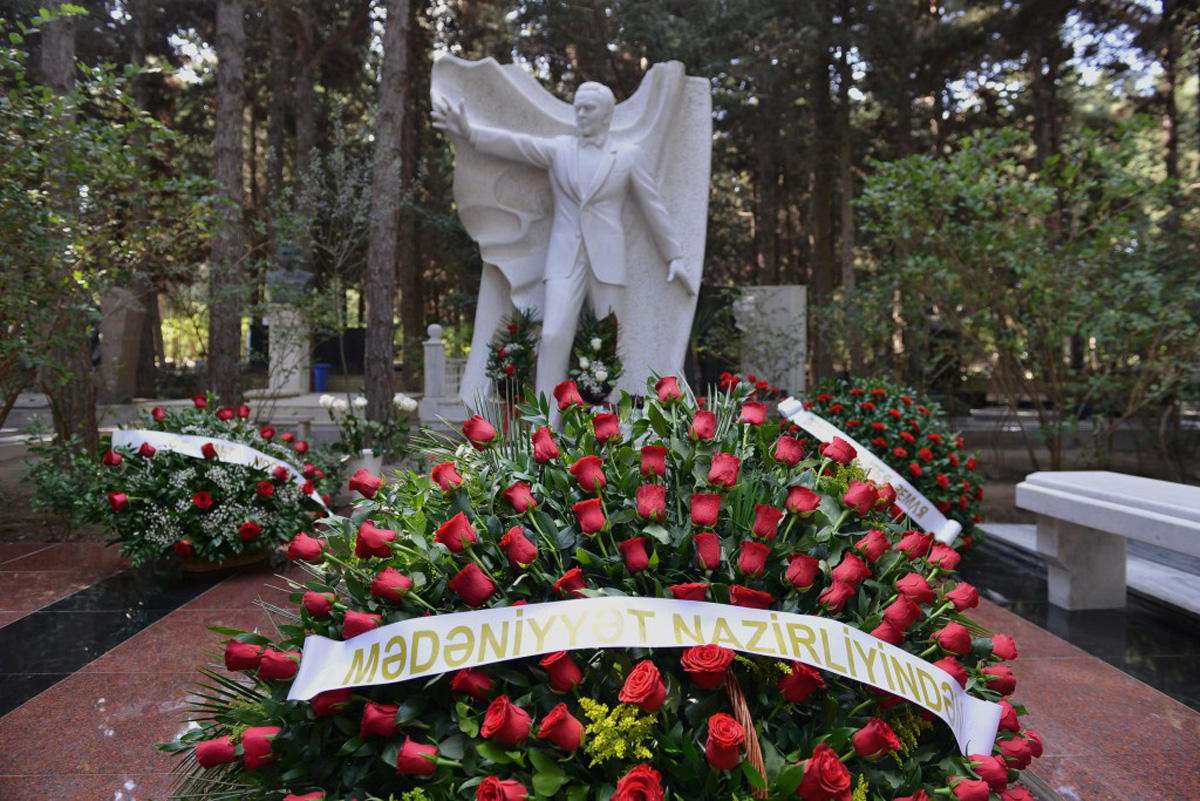 В Баку почтили память Муслима Магомаева - прошло 11 лет со дня смерти…(ФОТО)