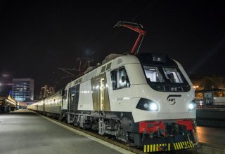 Пассажирский поезд Баку-Тбилиси-Баку (38/37) впервые отправлен с французским локомотивом (ФОТО)
